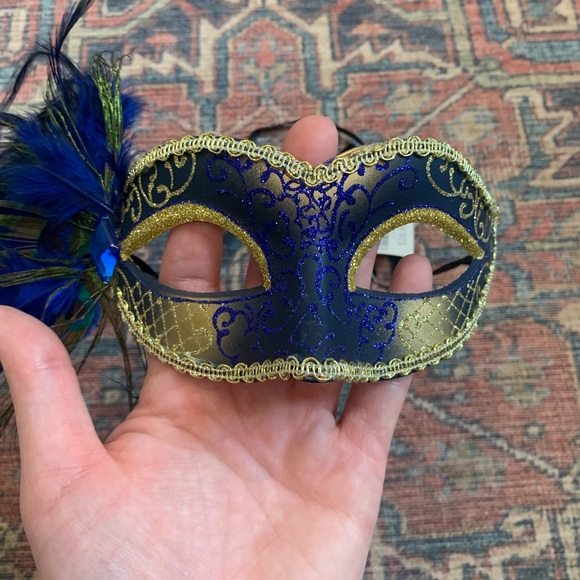 Mardi Gras Mask - Picture 7 of 10